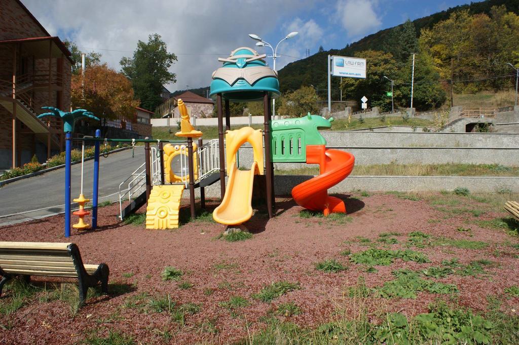 Tsaghkahovit Hotel Tsaghkadzor Eksteriør billede